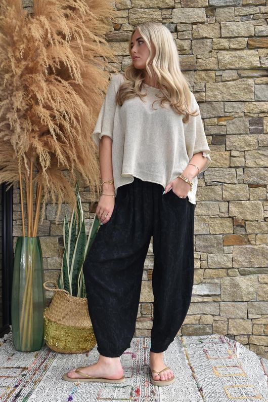 Kiti Paisley Damask 7/8 Barrel Leg Pant Black